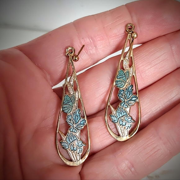 Vintage Fish and Crown Post Earrings - Picture 4 of 7